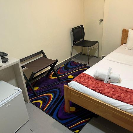 Single Sharing Room And Short Hours Stay At Sandpiper Hotel Singapura Exterior foto