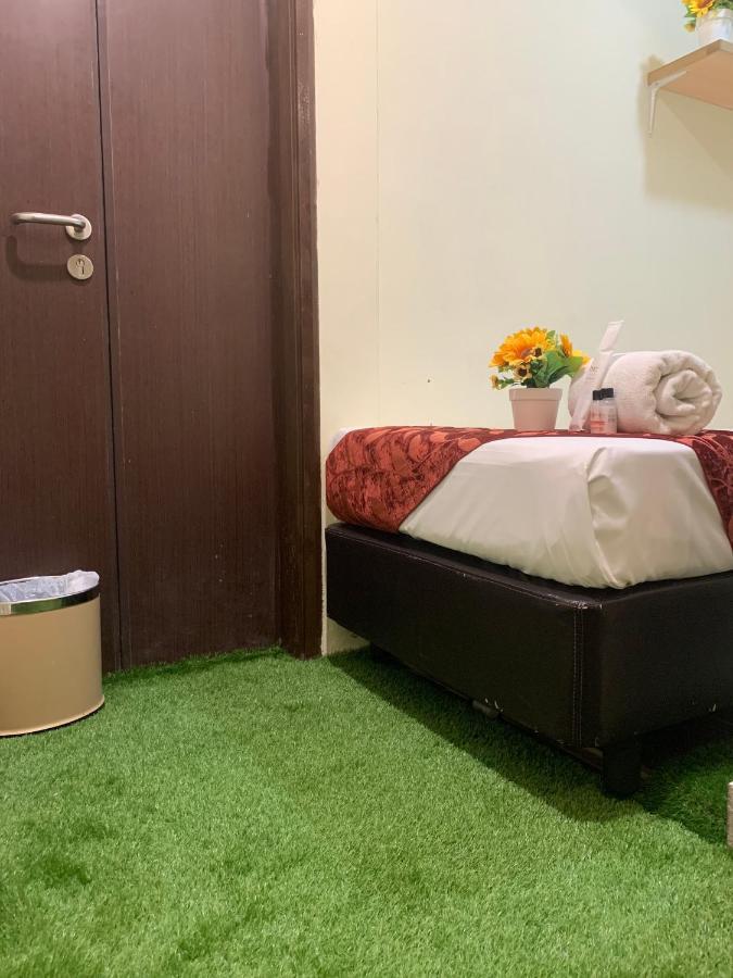 Single Sharing Room And Short Hours Stay At Sandpiper Hotel Singapura Exterior foto